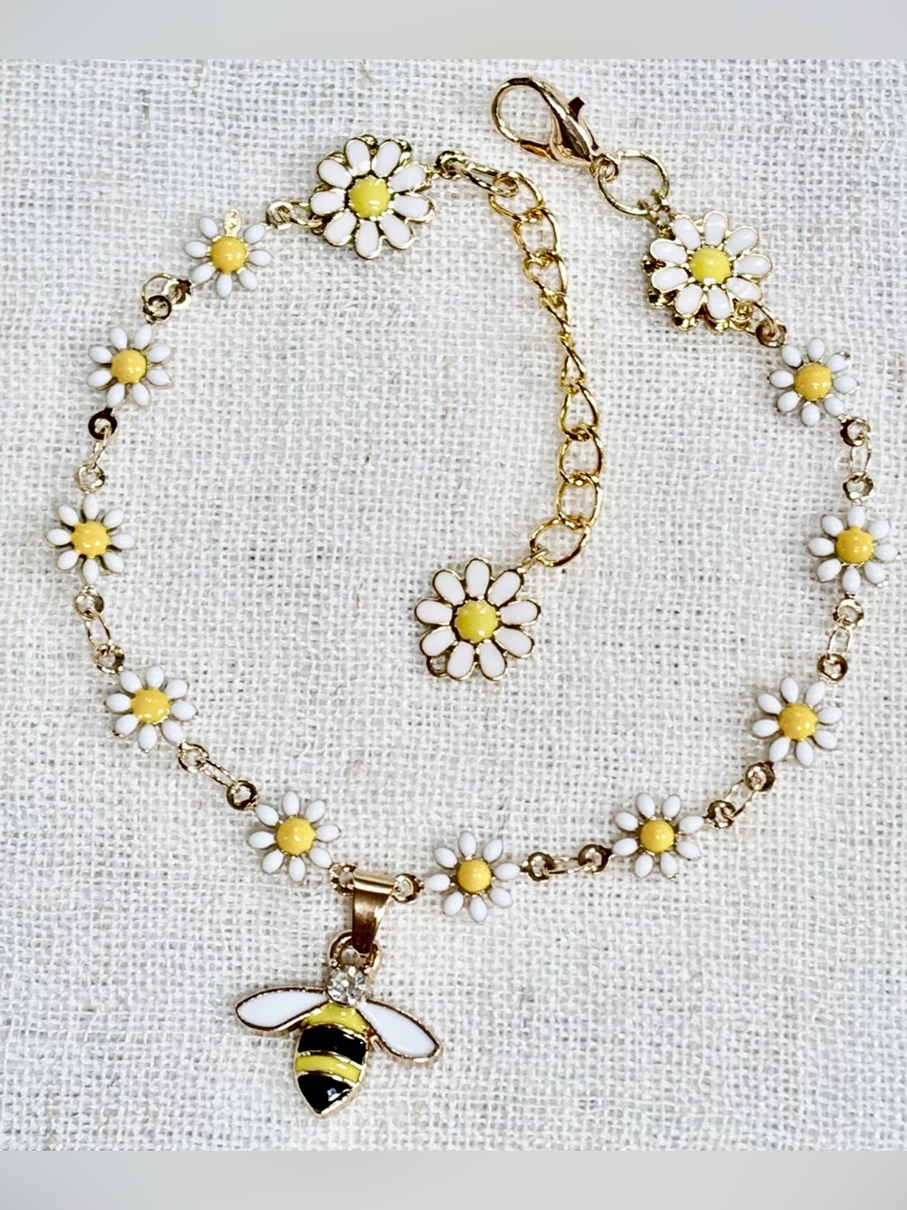 Charming Bracelet.White enamel Daisies, bee pendant.Lobster, extender.6.7"to 8"